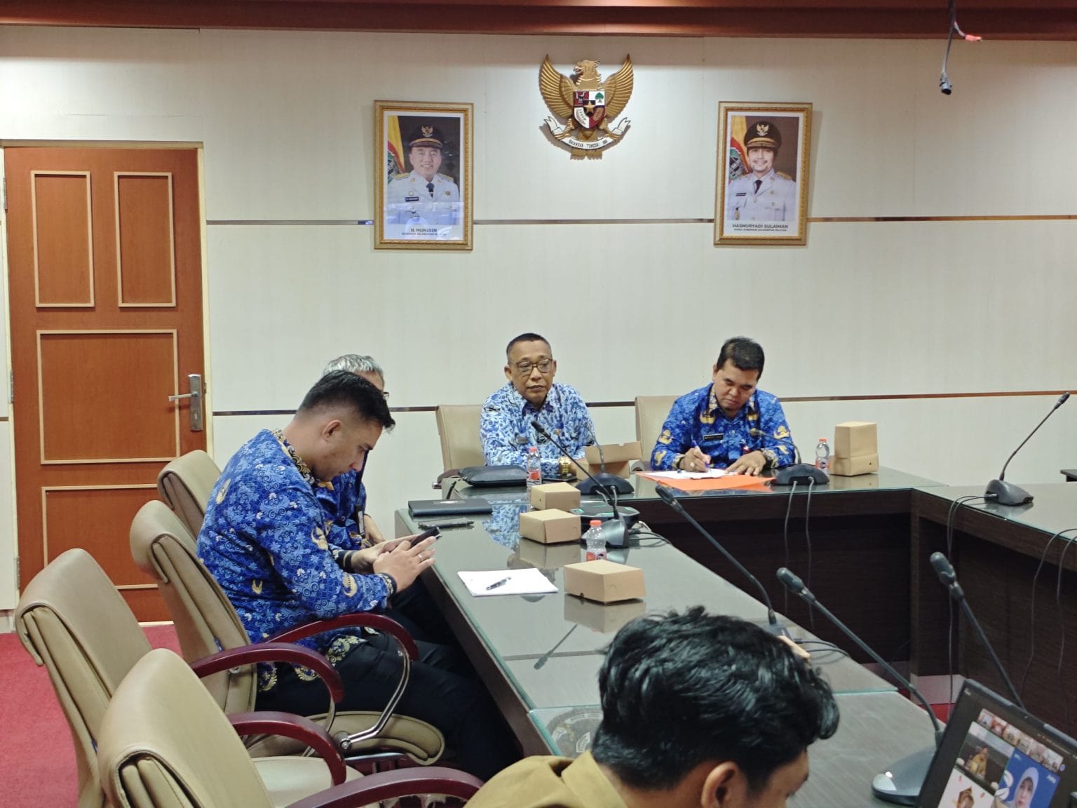 BAHAS INFLASI: Staf Ahli Bidang Ekonomi dan Pembangunan Pemprov Kalsel Miftahul Chair memaparkan perkembangan inflasi daerah usai mengikuti rakor pengendalian inflasi secara daring, Senin (17/11).
