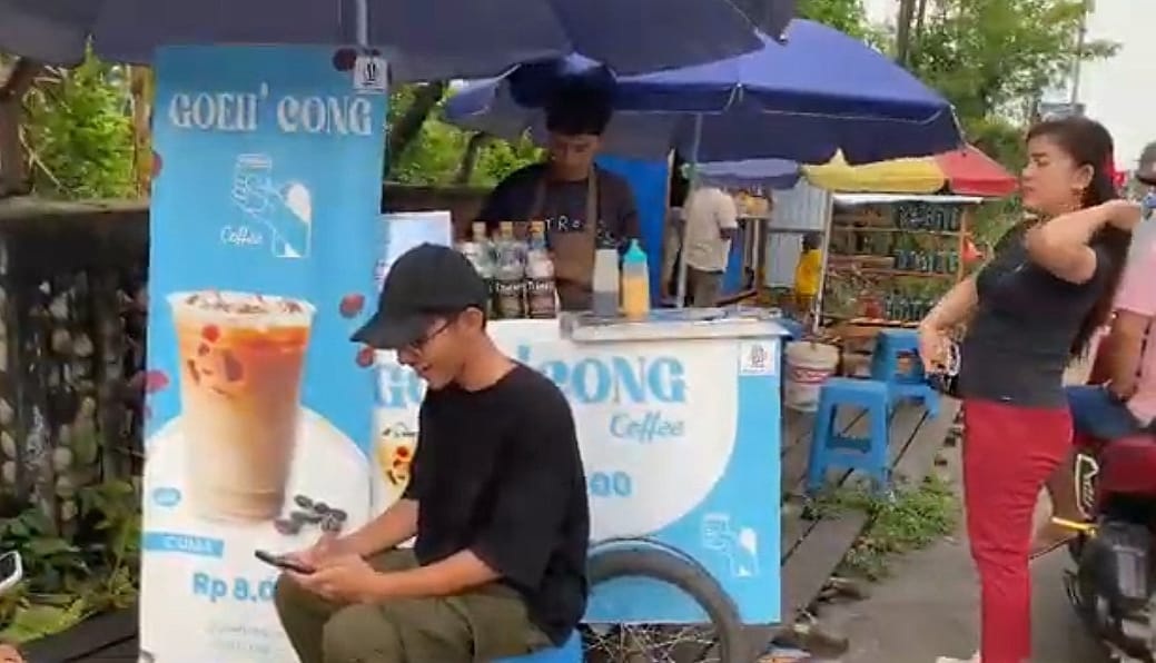 GEROBAKAN: Salah satu kopi gerobakan yang biasanya mangkal di Banjarbaru.
