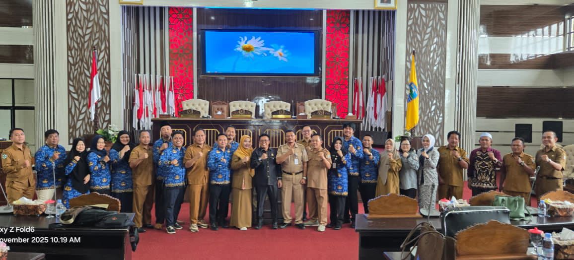 KOMITMEN:Rahmad Anggota DPRD Kotabaru bersama Kepala Puskesmas se Kotabaru.