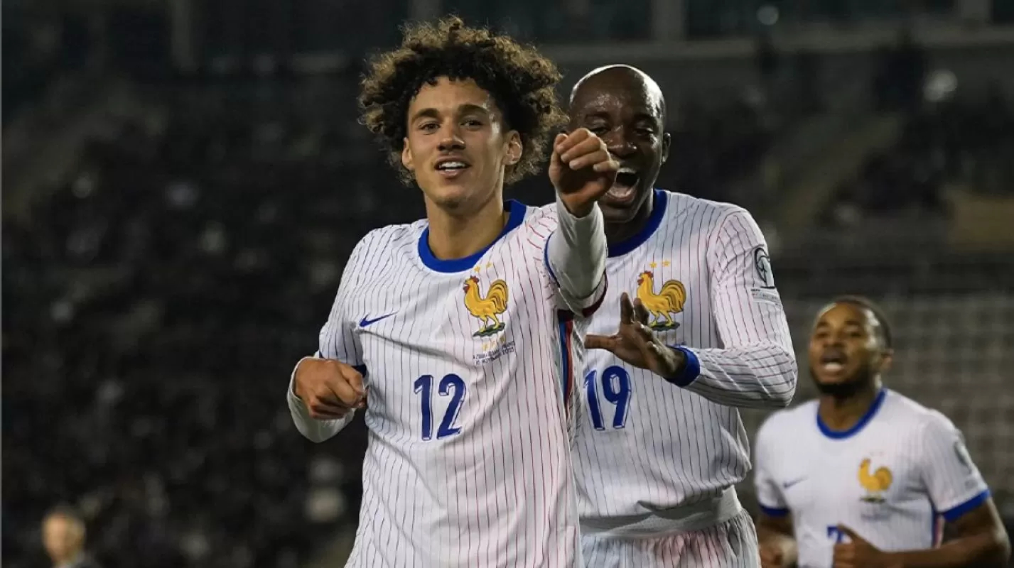 MENGALAHKAN: Mateta mencetak gol saat Prancis mengalahkan Azerbaijan di kualifikasi piala dunia, Senin (17/11) dini hari.