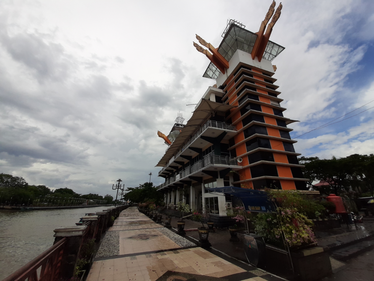 IKON WISATA: Menara Pandang di Siring Pierre Tendean, tepian Sungai Martapura, Banjarmasin Tengah.