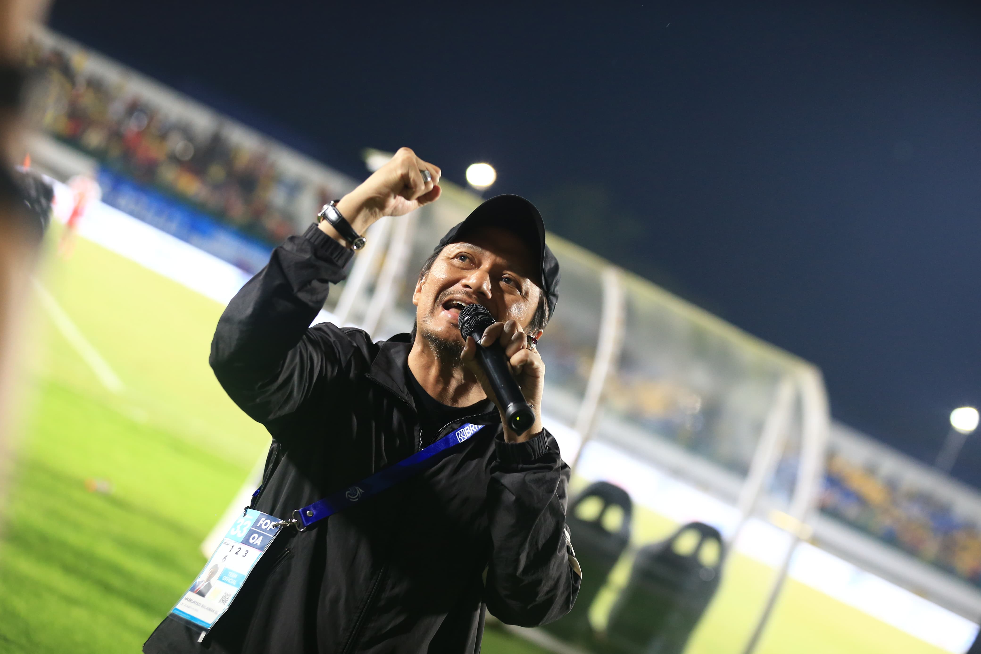 MEMASTIKAN: Owner Barito Putera, Hasnuryadi Sulaiman, memberikan keterangan soal kepastian Stadion Demang Lehman tetap menjadi home base utama Laskar Antasari.