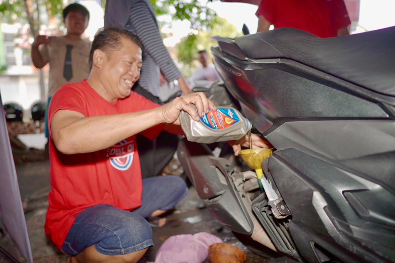 GANTI OLI:PT ExxonMobil Lubricants Indonesia (PT EMLI) menegaskan komitmennya menjaga kualitas pelumas di pasar nasional.