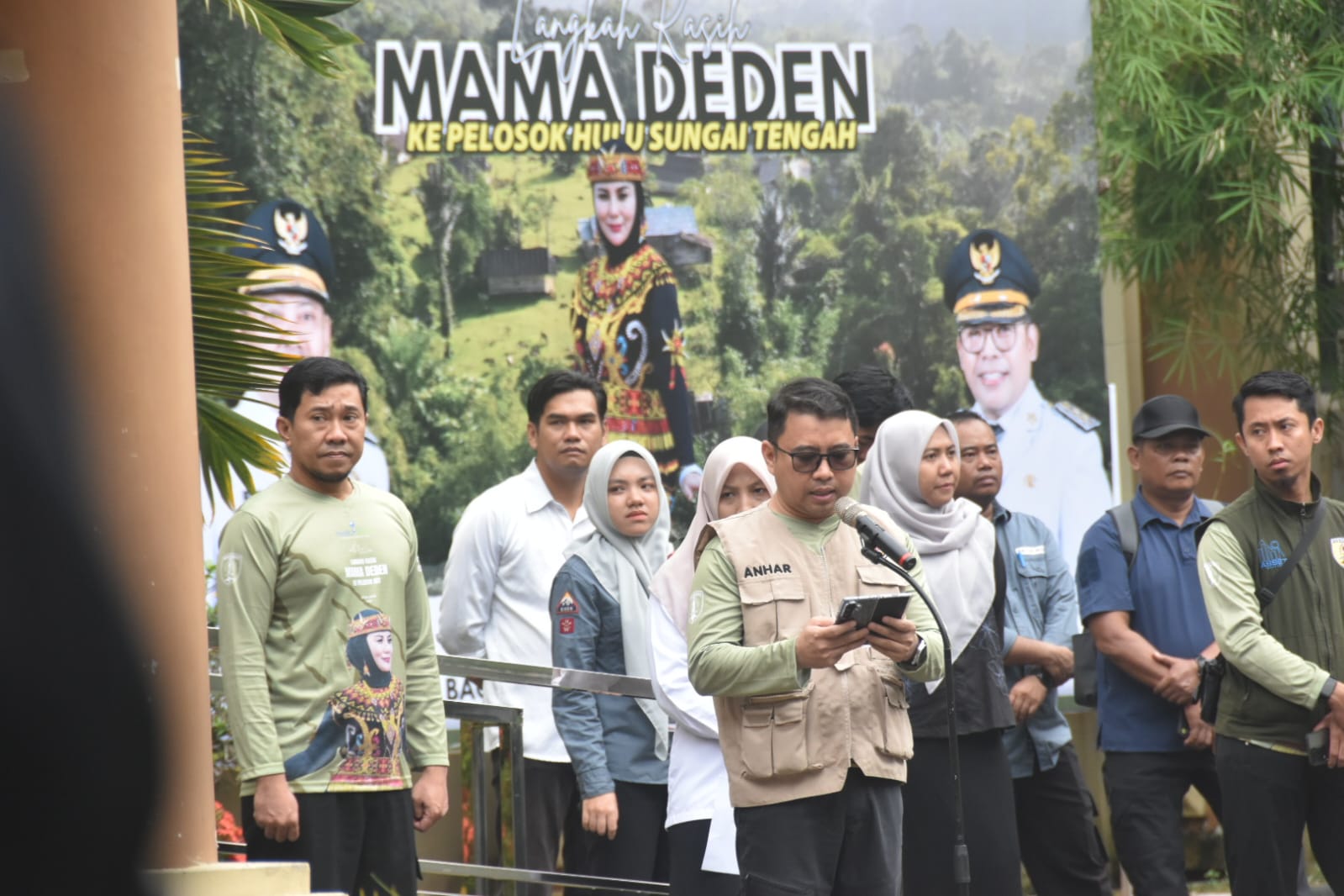 DILEPAS:Ratusan peserta ekspedisi ke Desa Juhu resmi dilepas di Halaman Kantor Bupati HST, Rabu (19/11/2025).