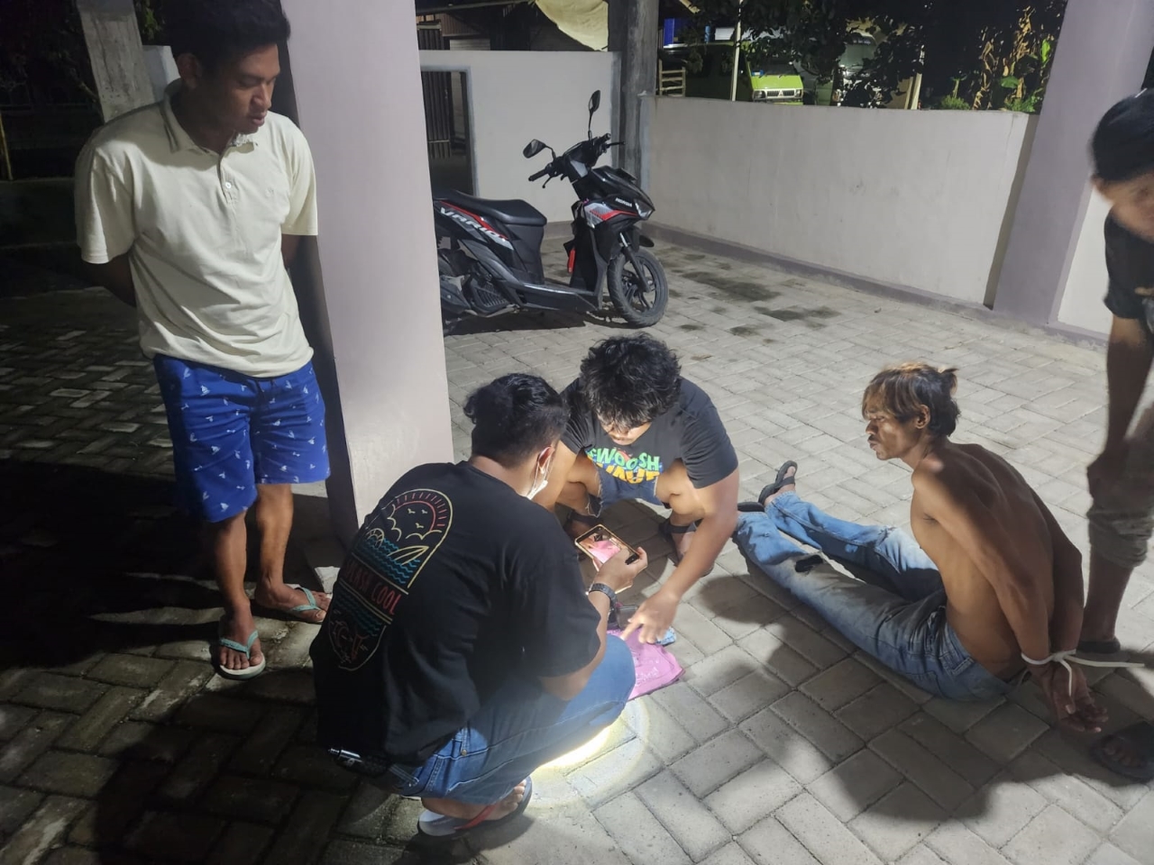 DITANGKAP: Pelaku Y alias D saat diamankan petugas Satresnarkoba Polres Balangan.