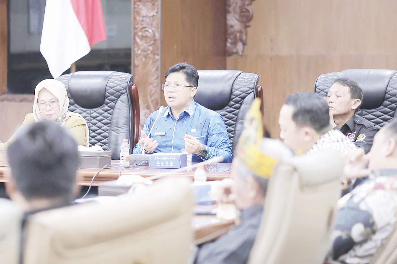 STUDI KOMPARASI: Rombongan Setwan Kalsel bersama wartawan Kalsel yang tergabung di Pressroom DPRD Kalsel melakukan kunjungan studi komparasi di Sekretariat DPRD Yogyakarta.