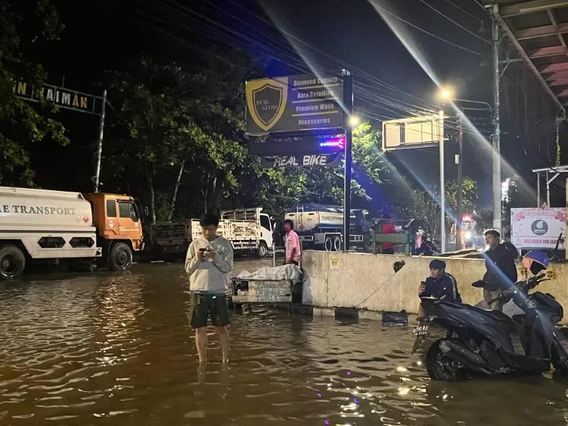 Memasuki musim penghujan terutama kawasan yang biasa terjena banjr rob, Kepala Dinas Kesehatan (Dinkes) Kota Banjarmasin, Muhammad Ramadhan mengimbau masyarakat agar waspada terhadap penyakit yang dis
