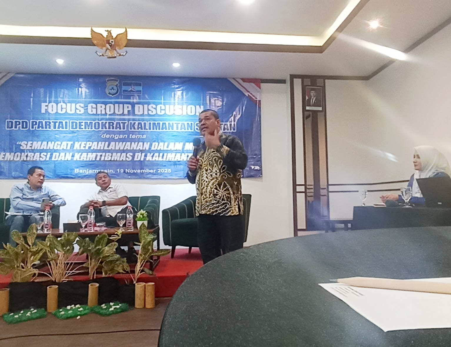 forum diskusi bertajuk &ldquo;Semangat Kepahlawanan: Merawat Demokrasi dan Kamtibmas&rdquo; yang digelar di Banjarmasin, 19 November 2025 yang diselenggarakan Partai Demokrat Kalsel dan Intelkam Polda Kalsel.