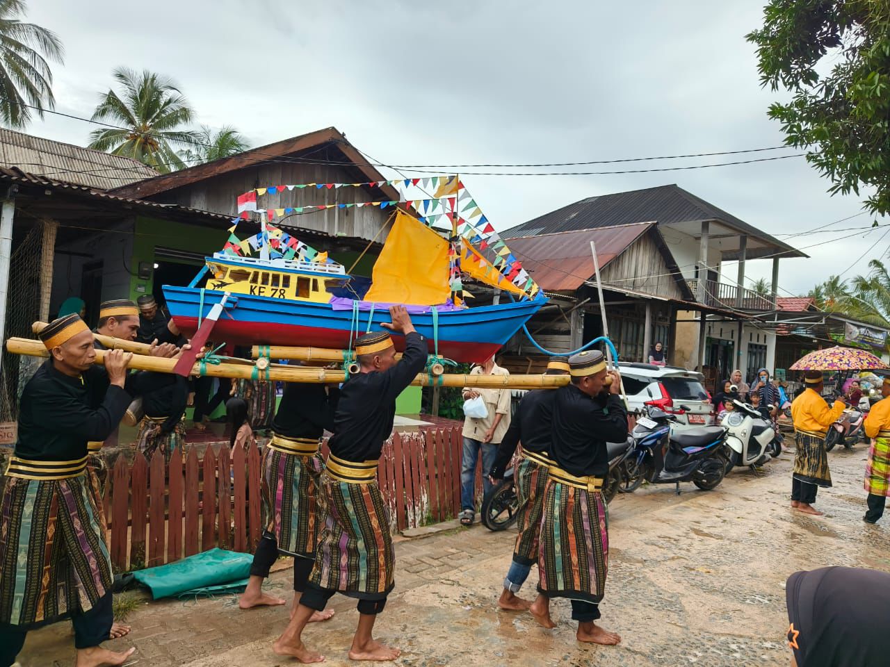 ADAT: Pesta Adat Mappanre Tasi 2025 di Teluk Tamian.