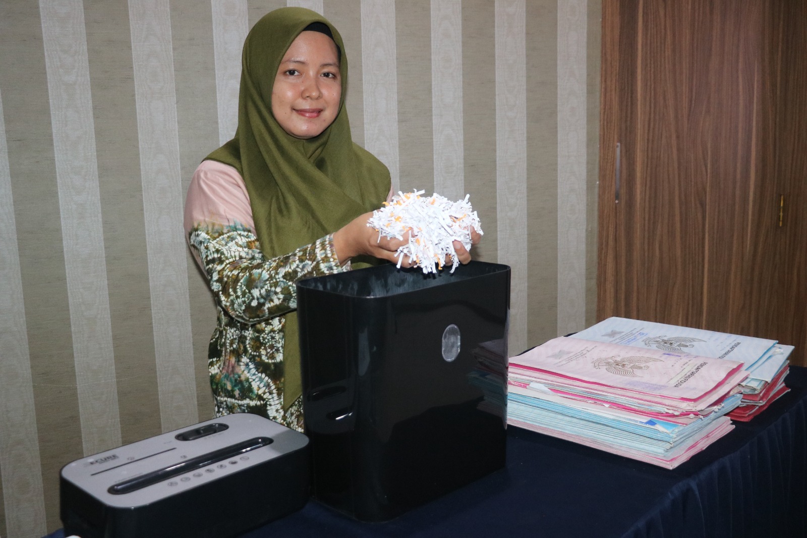 EFISIENSI:Kanwil Kemenkum Kalsel melaksanakan pemusnahan Arsip Substantif sebagai langkah strategis memperkuat tata kelola kearsipan.