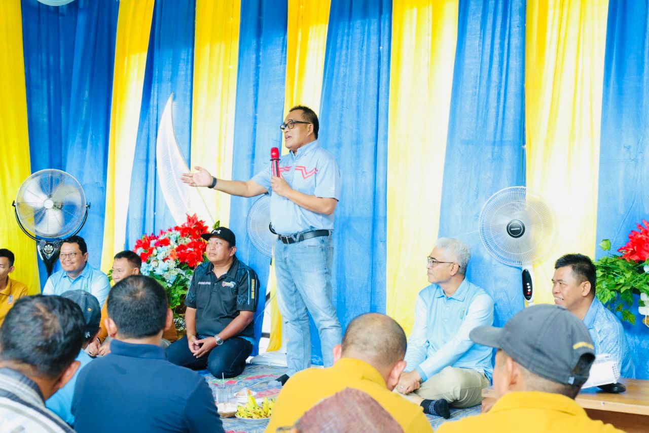HADIR:Bupati dan Wakil Bupati Kabupaten HSU, H Sahrujani dan Hero Setiawan berdialog dengan masyarakat Desa Banyu Tajun Dalam, Kecamatan Sungai Pandan, Jumat (21/11/2025).