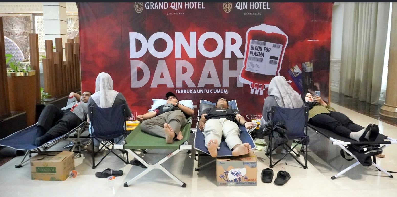 PEDULI SESAMA: Suasana donor darah yang digelar Grand Qin Hotel dan Qin Hotel Banjarbaru, Selasa (18/11/2025).