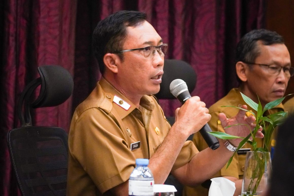 EKSPOSE: Sekda Banjarbaru Sirajoni memimpin ekspos akhir kajian akademik pemekaran kecamatan dan kelurahan, Senin (24/11/2025).