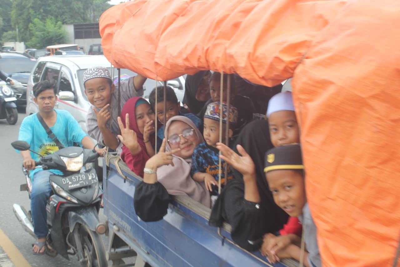 PARA JEMAAH: Suasana arus lalu lintas di Jalan A Yani, Kota Banjarbaru, dipadati oleh jemaah Sekumpul pada awal Januari 2025 lalu.