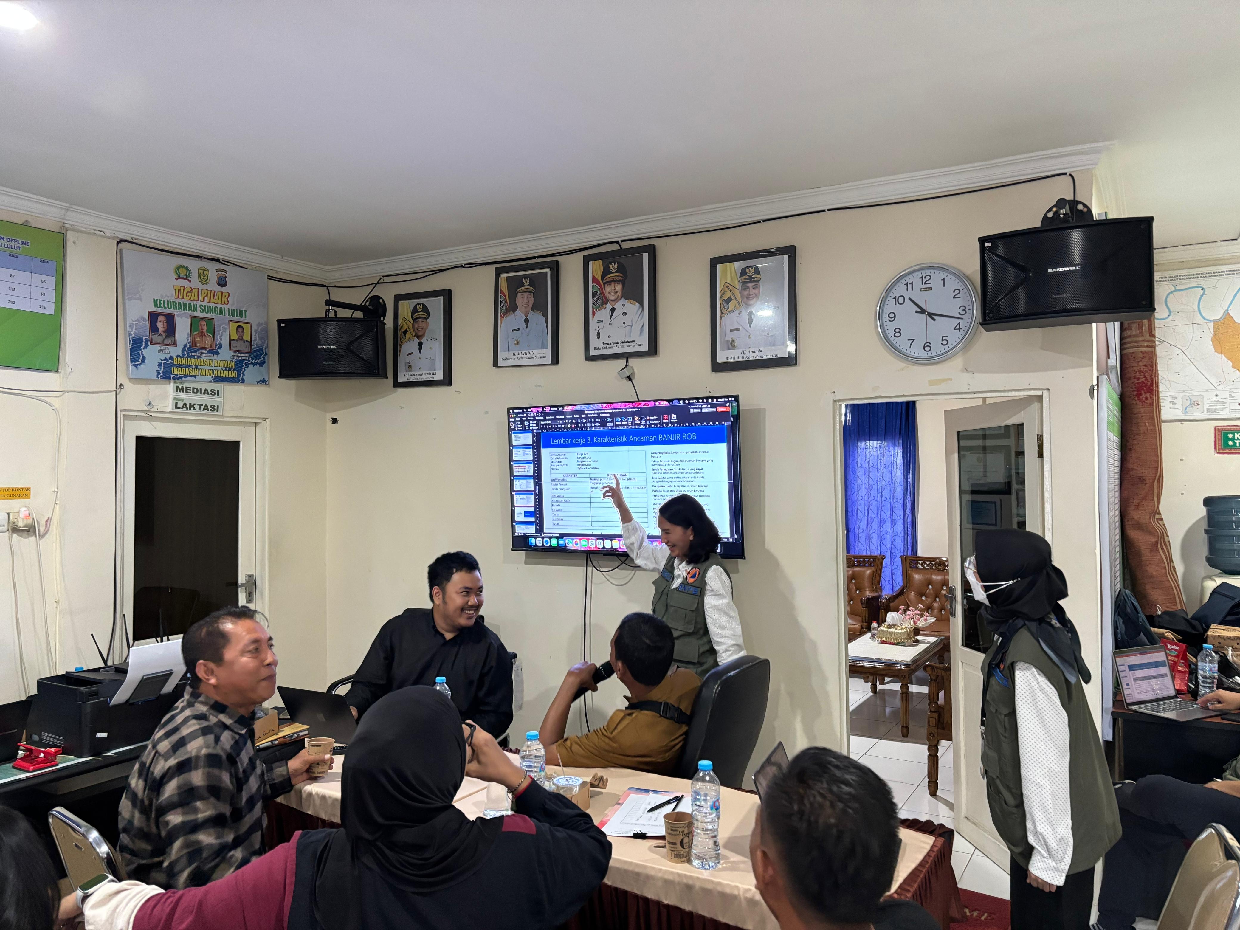 Penelaah Teknis Kebijakan Direktorat Kesiapansiagaan BNPB, Chairil Hadi saat Fasilitasi Kelurahan TangguhBanjarmasin Timur.