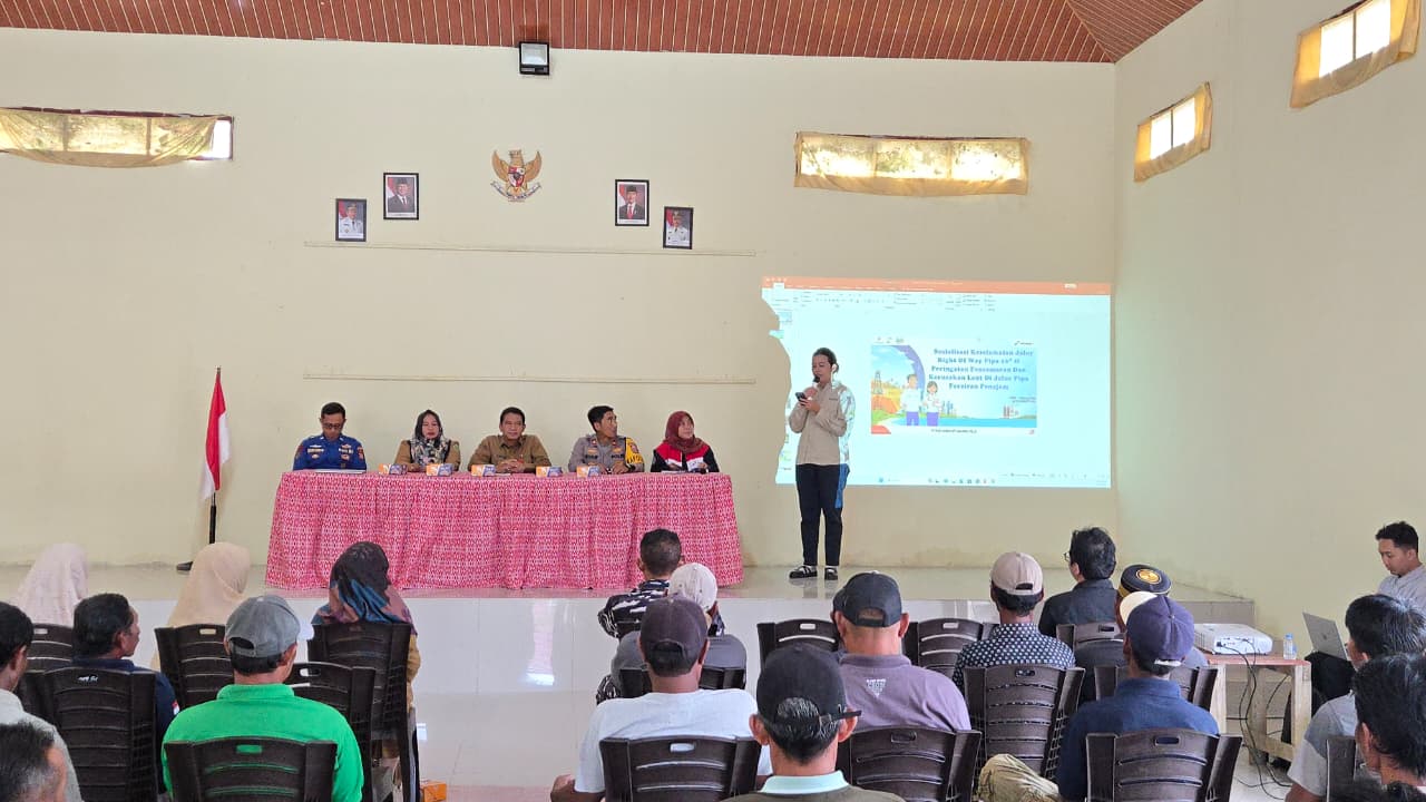 SOSIALISASI KEAMANAN:Kepala Dinas Perikanan PPU, Rozihan Asward, PEP Tanjung Field Irzak Huda, dan perwakilan Satuan Polisi Perairan Polres PPU Aipda Mahfirman saat menjadi narasumber.