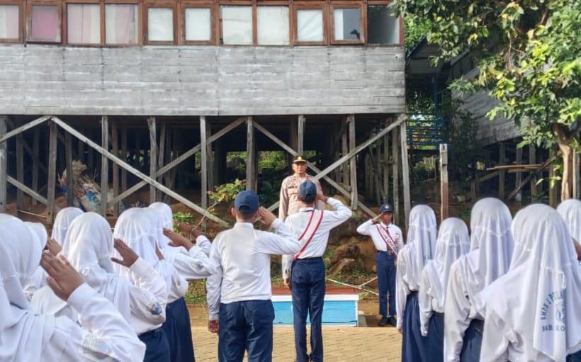 TURUN GUNUNG:&nbsp; Siswa SMPN 1 Pulau Sembilan diingatkan tentang bahaya Narkoba dan Bulying.