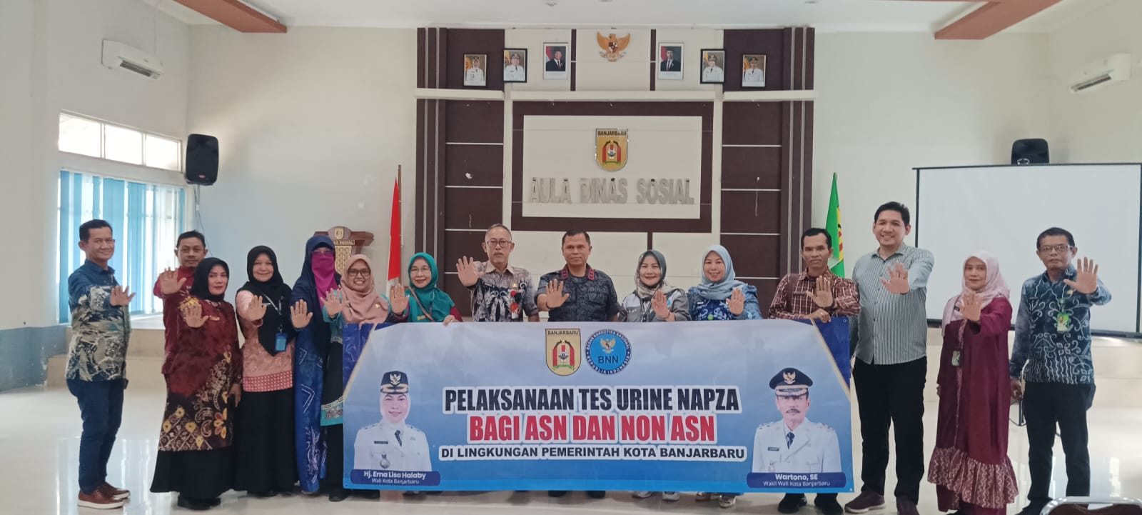 CEGAH NARKOBA:ASN dan non-ASN Pemko Banjarbaru ikut tes urine NAPZA sebagai bagian program P4GN 2025.