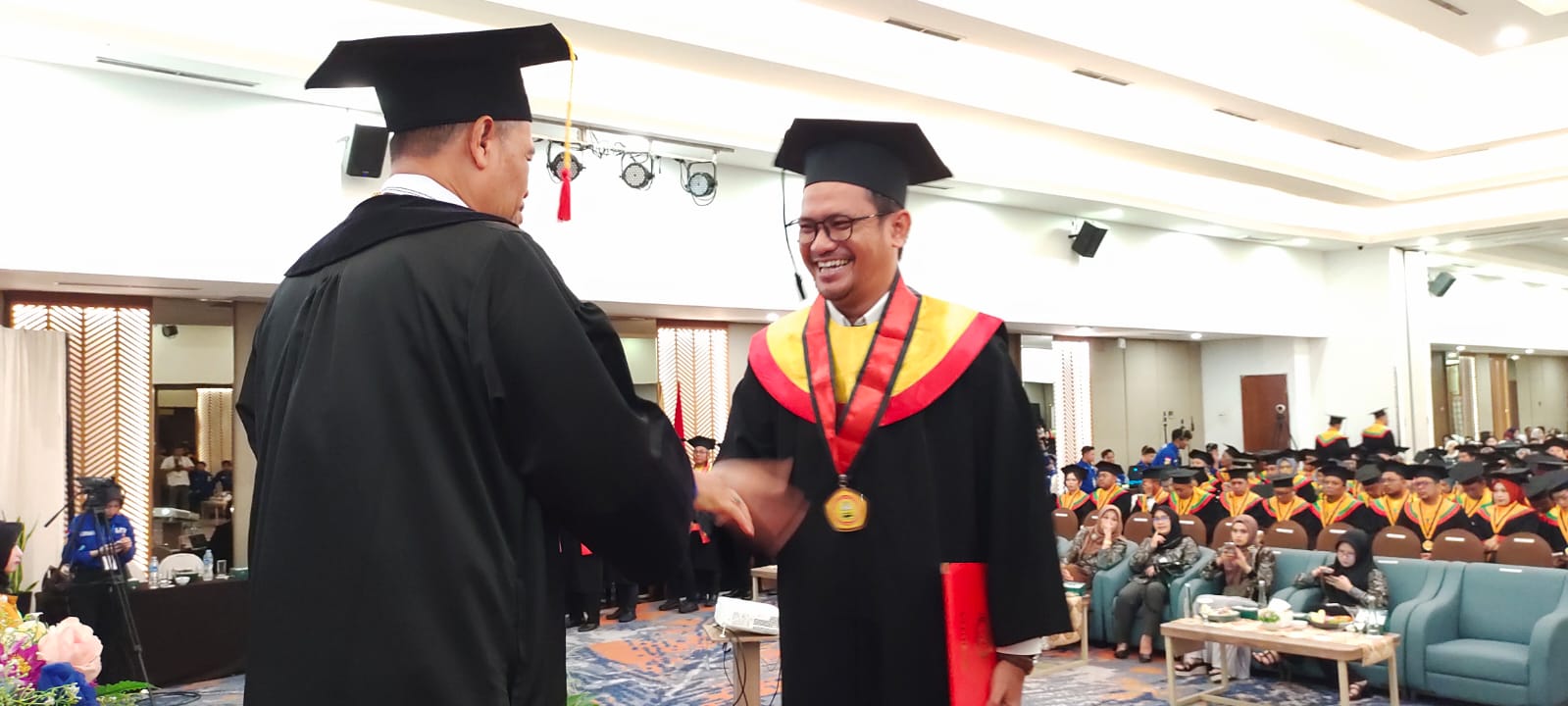 WISUDA: Prosesi wisuda STIH Sultan Adam di Hotel Rattan Inn Banjarmasin, Kamis(27/11/25)