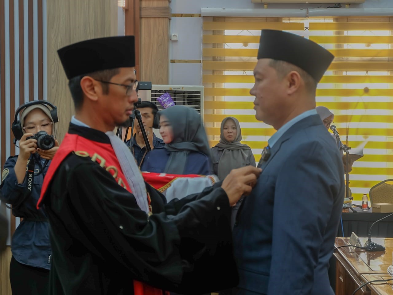 Saiful Arif mengucapkan sumpah jabatan sebagai Wakil Ketua II DPRD Balangan menggantikan Alm Syamsudinor dalam rapat paripurna PAW. (Setwan untuj Radar Banjarmasin)