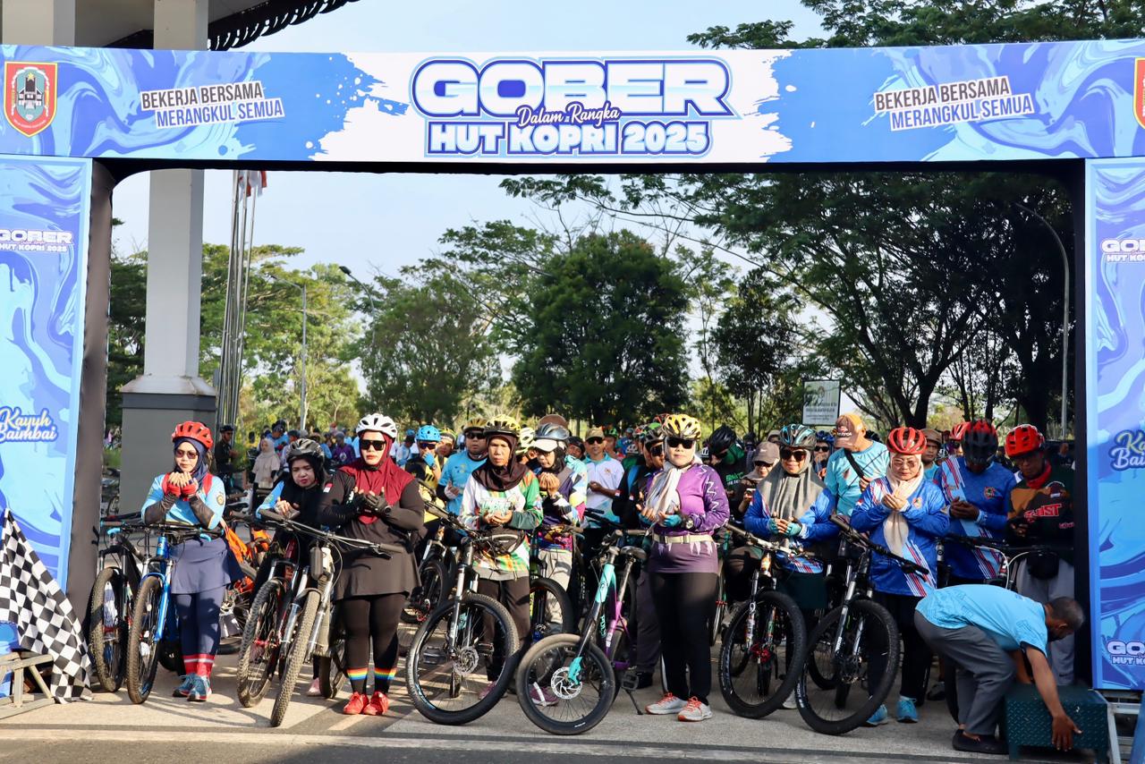GOWES: Suasana gowes bersama dalam rangka memperingati HUT ke-54 KORPRI tahun 2025 di Halaman Kantor Gubernur Kalimantan Selatan, Banjarbaru.