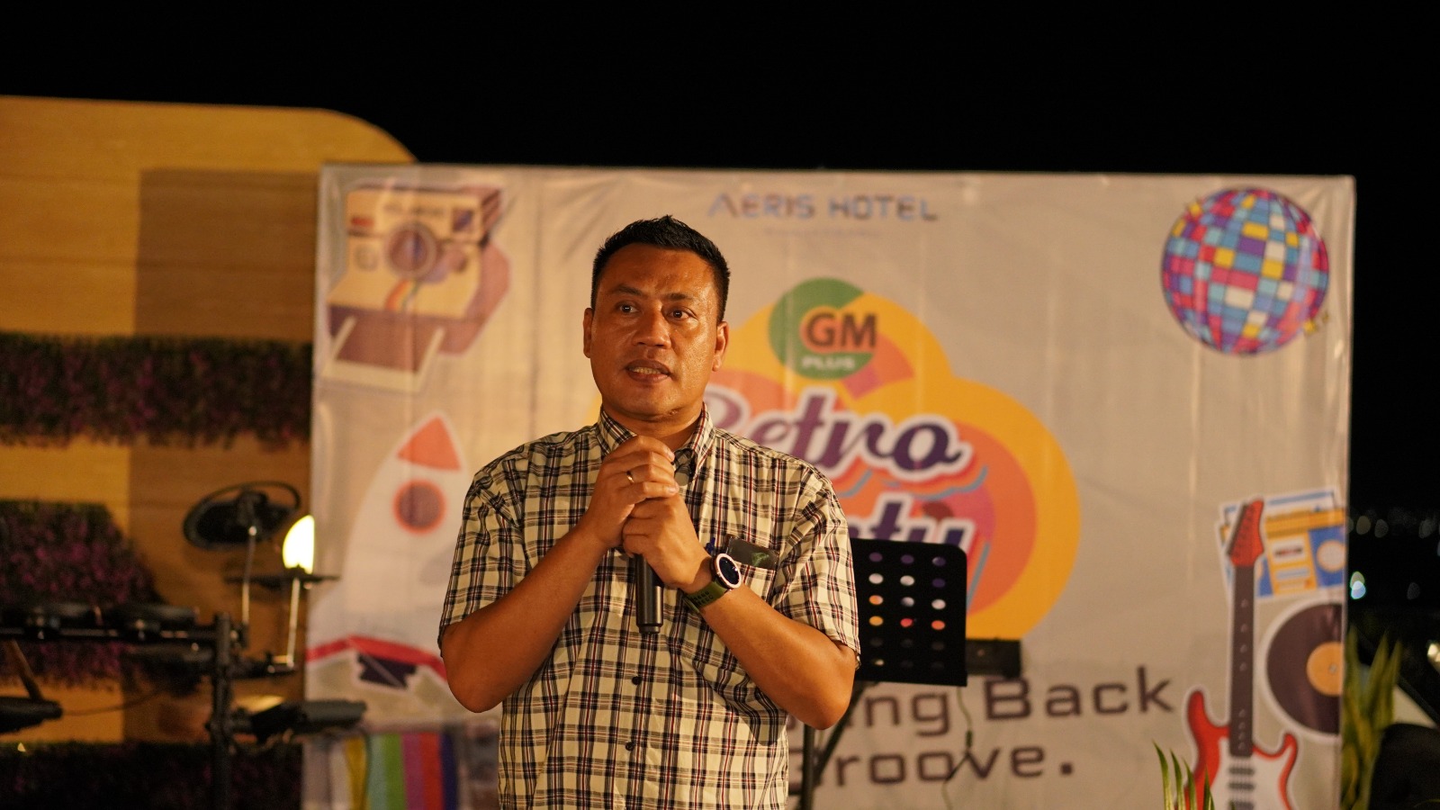 WELCOME SPEECH: GM Hotel Aeris Banjarbaru, Ariyadi memberikan sambutan selamat datang.