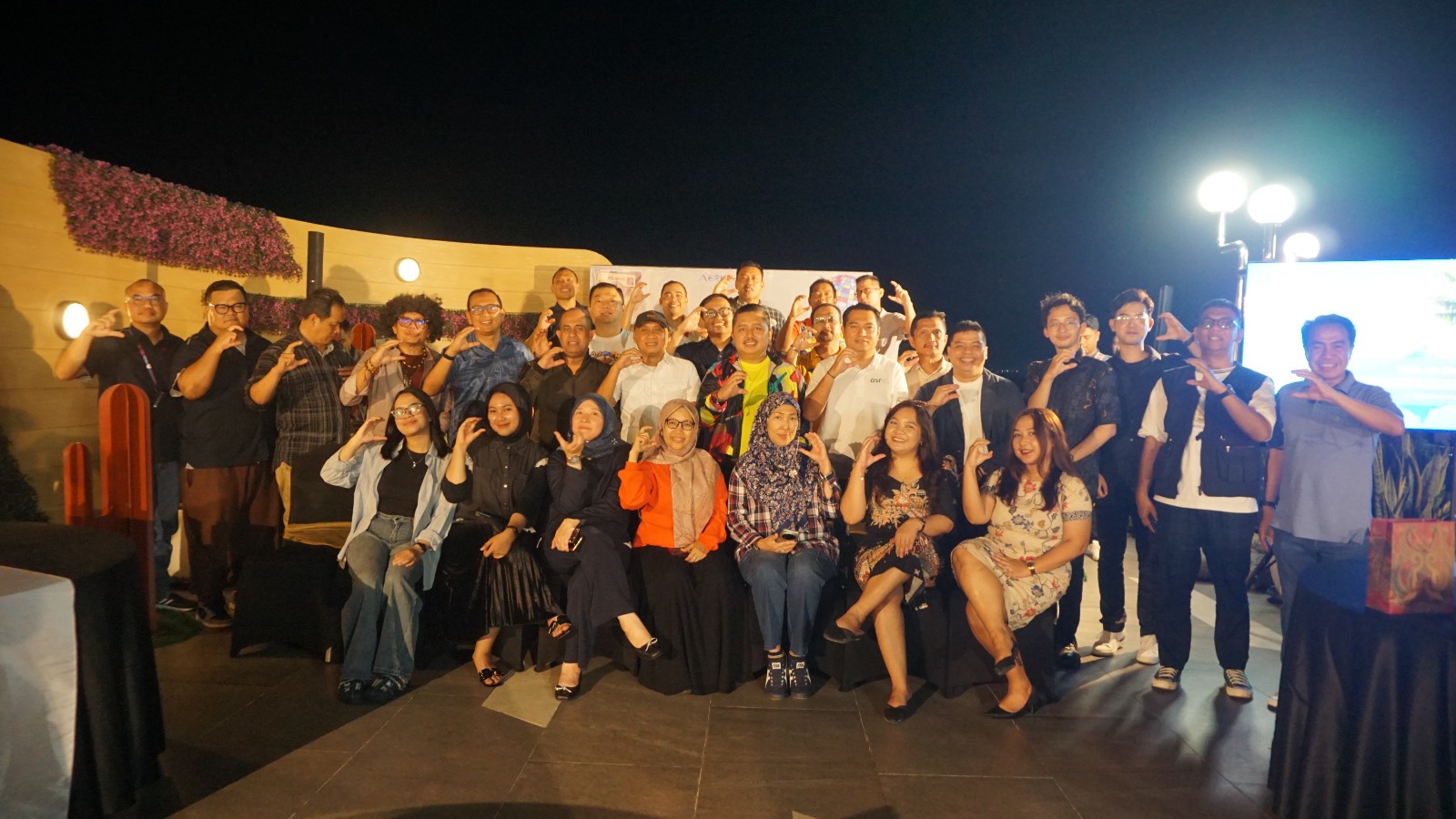 KOMPAK:Dalam setiap pertemuan, members GMC+ tak melewatkan sesi foto bersama.