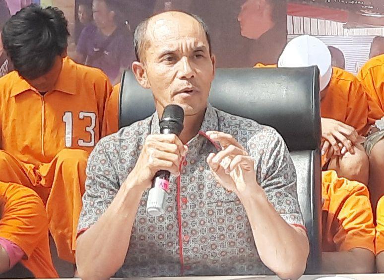 BERI KETERANGAN: Direktur Reserse Kriminal Umum Polda Kalsel, Kombes Pol Frido Situmorang menyampaikan pihaknya berhasil menggagalkan pelarian tersangka EY.