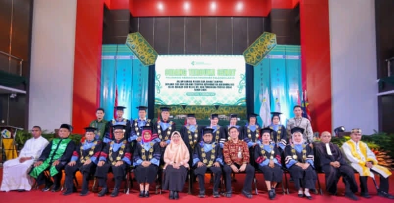 WISUDA:Telkom berikan dukungan pada wisuda Poltekkes Kemenkes Palangka Raya 2025.