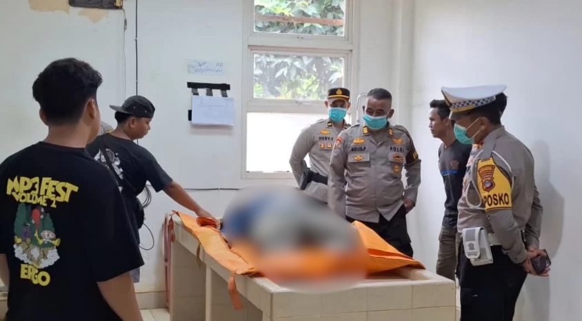 OTOPSI: Jenazah AS saat dibawa ke pemulasaraan jenazah di RSD Idaman Banjarbaru.