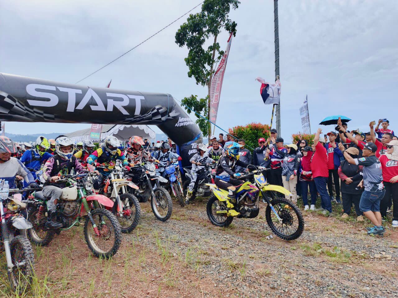 START:680 rider Kalsel, Kalteng, dan Kaltim berpartisipasi dalam event Trabas Hebat 3 2025 di Kotabaru.