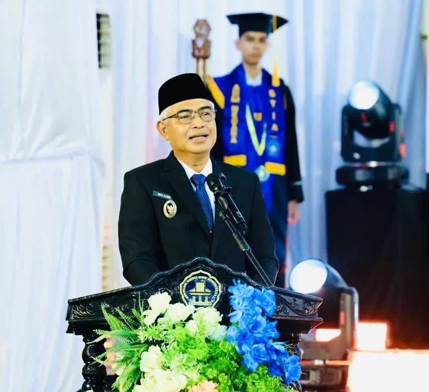 HADIR:Wabup HSU, Hero Setiawan mewakili Bupati HSU, H Sahrujani menghadiri wisuda ke-XX Tahun Akademik 2024/2025 D3 dan Sarjana STIA Amuntai.