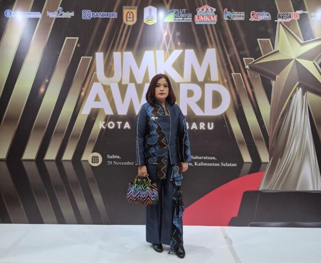 HADIR: Emi Lasari turut serta hadir dalam giat UMKM award.