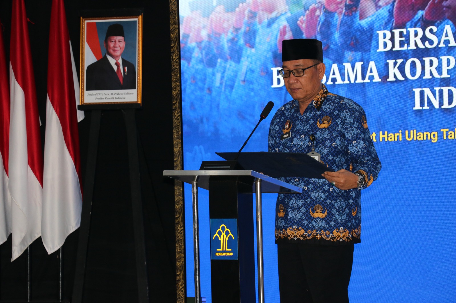 BERI ARAHAN:Kepala Kanwil Kemenkum Kalsel, Alex Cosmas Pinem menjadi Inspektur upacara peringatan HUT ke-54 Korpri, Senin (1/12/2025).