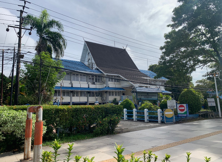 Kantor utama PT Air Minum Bandarmasih di Jalan Ahmad Yani km 2 Banjarmasin Timur.