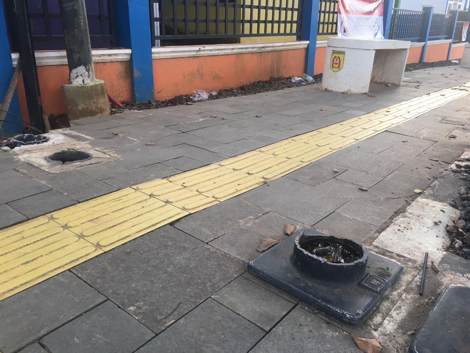 DICURI: Bollard di jalan Panglima Batur yang hilang, dilaporkan ke polisi dan disiapkan penggantinya.