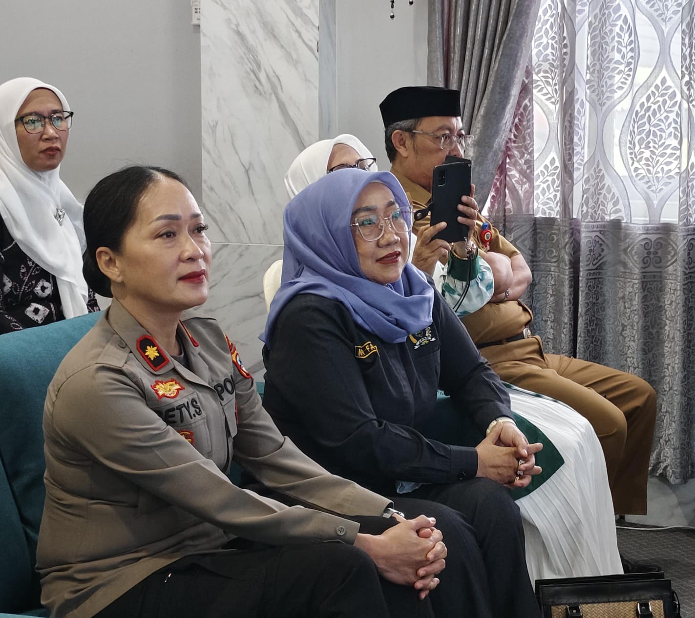 Foto Anggota DPRD Balangan, Nur Fariani, menghadiri peringatan HUT ke-19 GOW Balangan di Aula Benteng Tundakan.