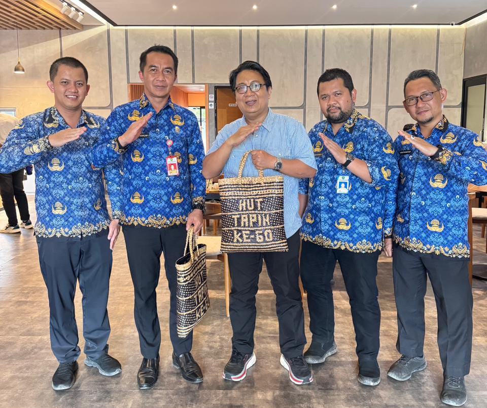 BERTEMU: Kepala BKAD Tapin Haris Fadhilah bertemu dengan Kepala KPPN Barabai membahas rencana Tapin menerapkan kartu kredit Indonesia di 2026. Foto BKAD Tapin