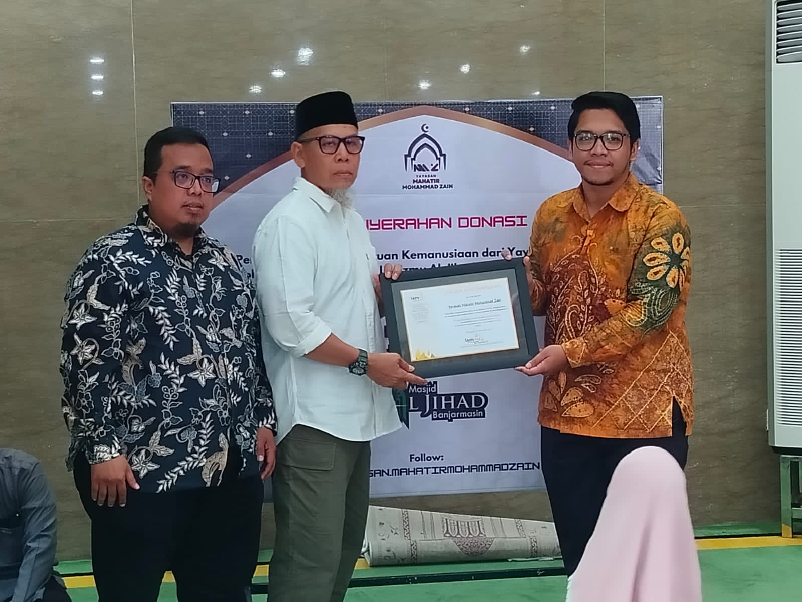 PEDULI:Yayasan Mahatir Mohammad Zain menyalurkan sumbangan Rp150 juta untuk korban banjir di Sumatera dan Aceh melalui Lazismu Al Jihad.