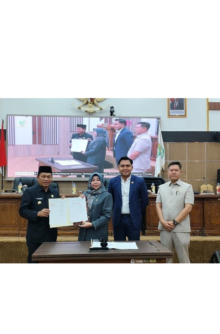 Bupati Balangan H Abdul Hadi bersama Ketua DPRD Linda Wati usai menyepakati Raperda APBD 2026. (Aan untuk Radar Banjarmasin)