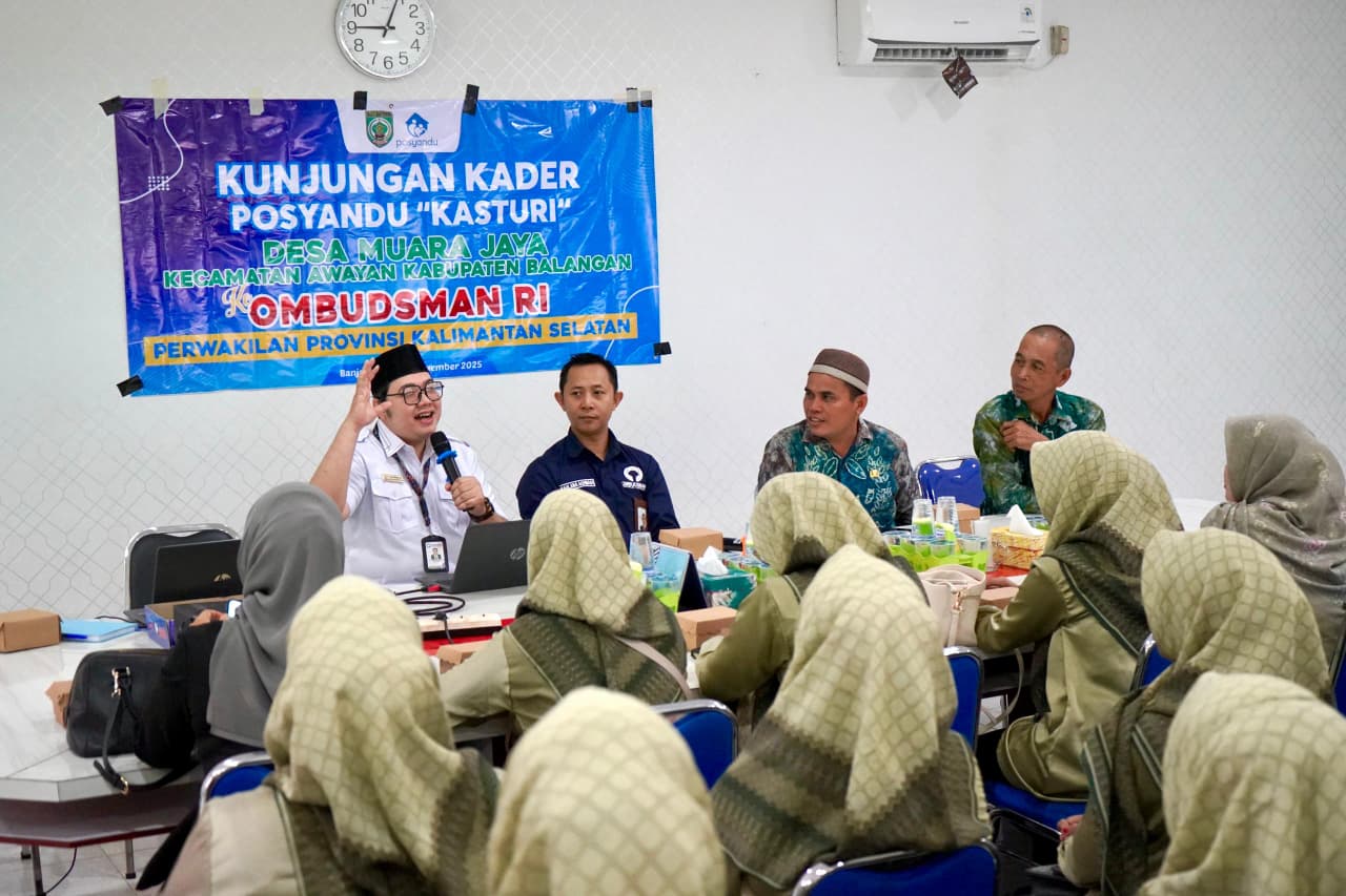 Foto: Aparatur Desa Muara Jaya saat mengikuti kunjungan dan pembinaan pelayanan publik di Ombudsman RI Kalsel.