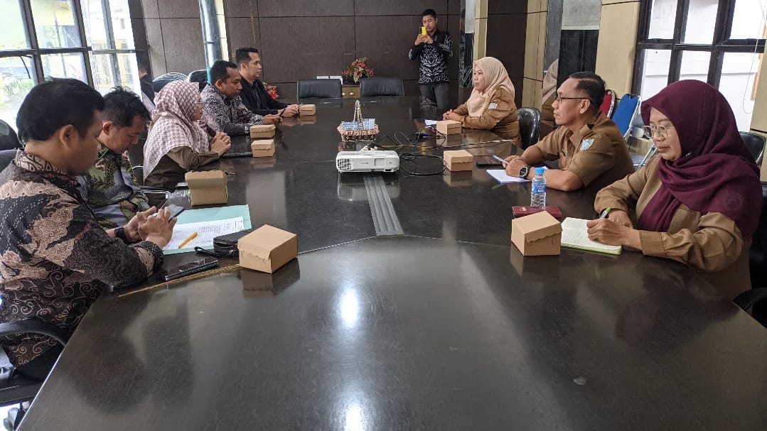 KUNKER: Rombongan Komisi II DPRD Kabupaten Hulu Sungai Tengah saat kunjungan kerja ke Distan Banjar, Selasa (2/12/2025).