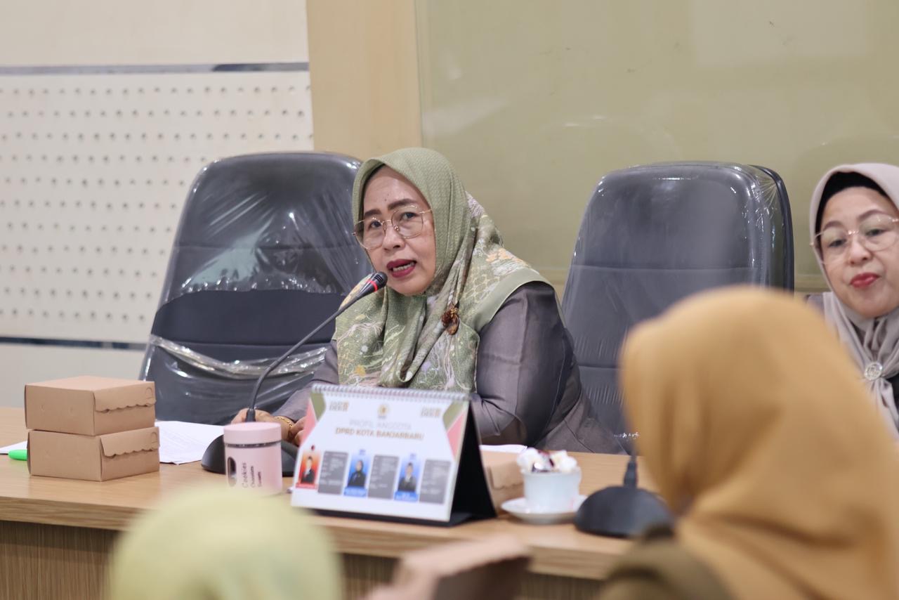 PAPARKAN: Ketua Pansus VII DPRD Banjarbaru, Mardiana memaparkan agenda Penyusunan Peraturan Daerah tentang Rencana Perlindungan dan Pengelolaan Lingkungan Hidup (RPPLH) Kota Banjarbaru 2026-2056.
