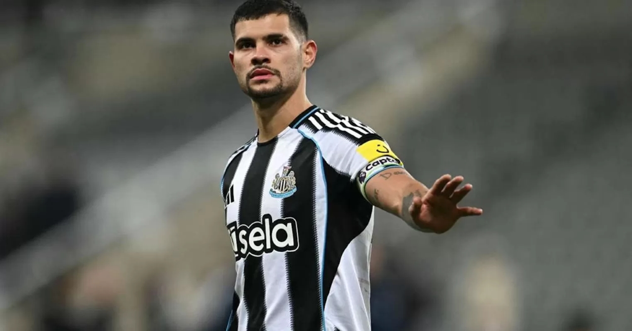 KESAL: Kapten Newcastle United, Bruno Guimares mengungkapkan kekesalannya karena timnya kebobolan di menit akhir saat melawan Tottenham Hotspur, Rabu (4/12).
