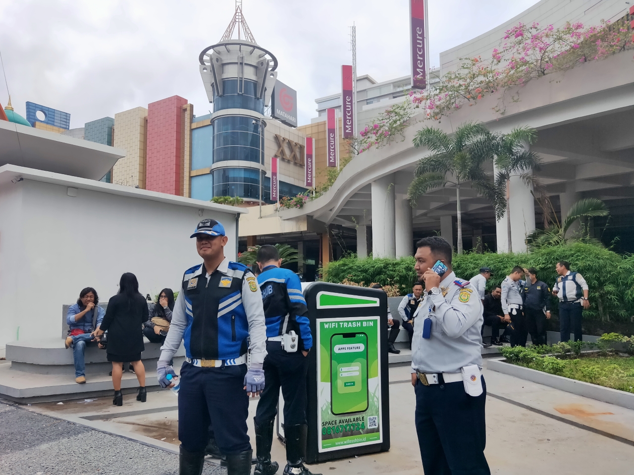 PARKIR RESMI: Area transit untuk driver ojol (ojek online) di kawasan Duta Mall Banjarmasin, pasca penertiban parkir liar di Jalan Simpang Ulin.