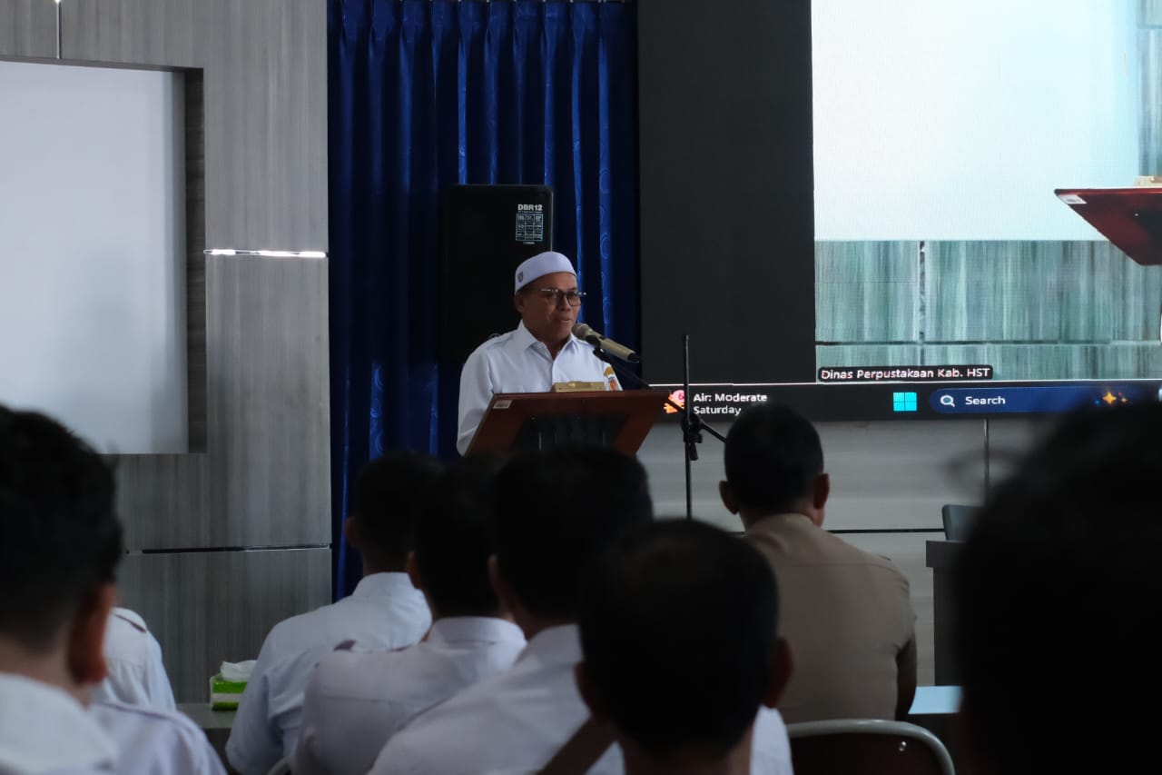 MEMBUKA:Wakil Bupati Kabupaten HST, Gusti Rosyadi Elmi membuka acara sosialisasi literasi kearsipan daerah.