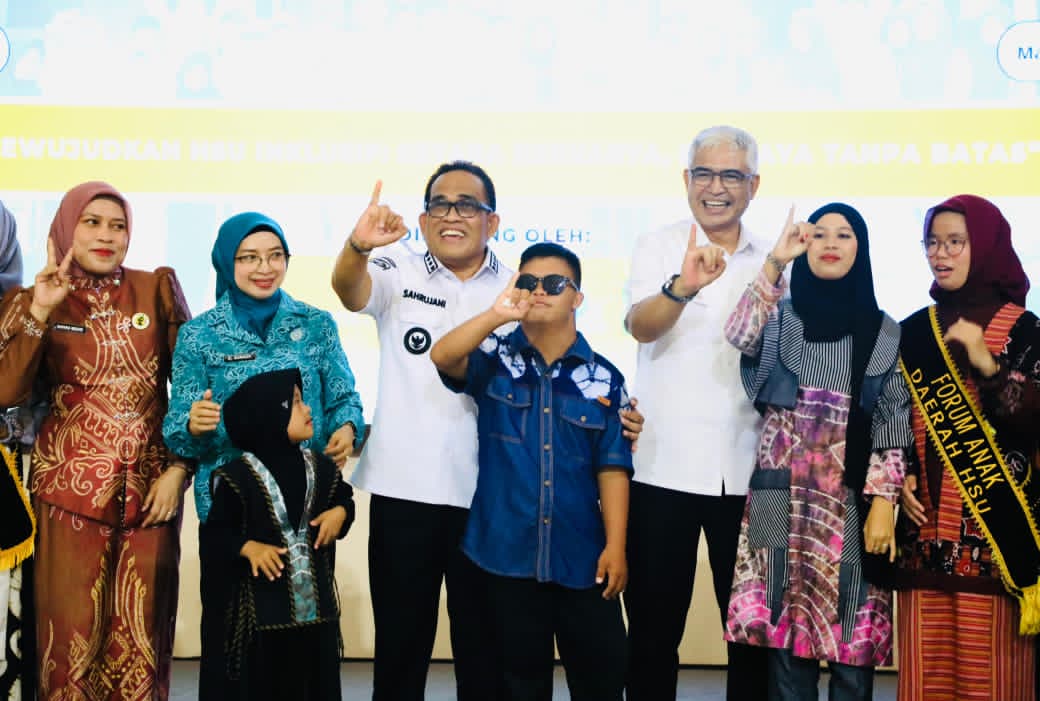 MOMEN: Bupati dan Wakil Bupati Kabupaten HSU, H Sahrujani dan Hero Setiawan hadir dalam Peringatan Hari Disabilitas Internasional di Aula Dr KH Idham Chalid, Amuntai, Rabu (3/12/2025).