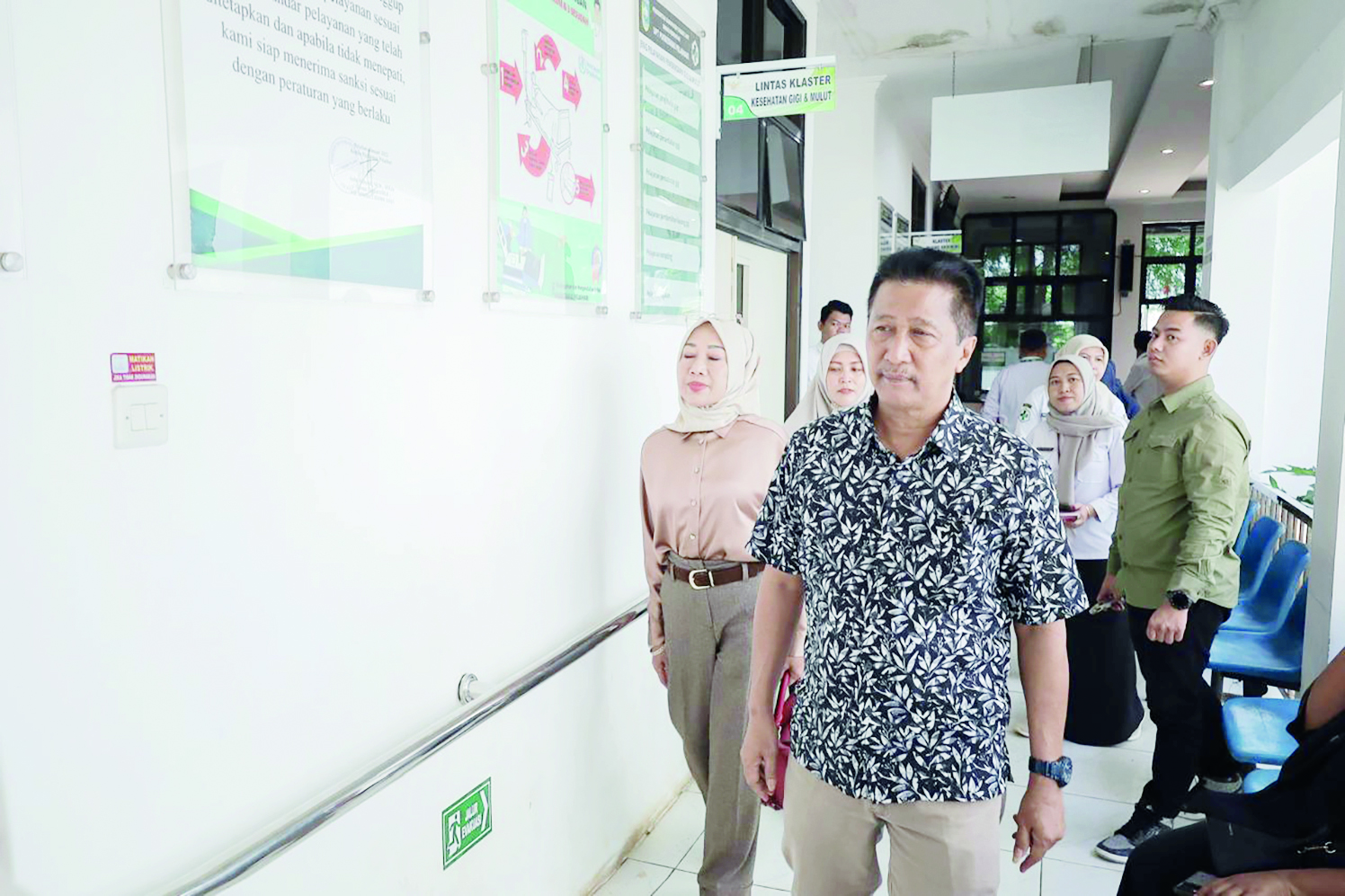 Teks Foto: PENINJAUAN: Komisi IV DRPD Kalsel saat mengunjungi Puskesmas Pelaihari, Kabupaten Tanah Laut.