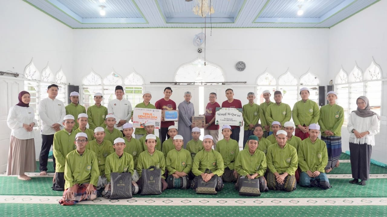 KEPEDULIAN SOSIAL:Program Tebus dengan Doa digelar kembali oleh Grand Qin dan Qin Hotel Banjarbaru pada Jumat (5/12/2025) di Pondok Pesantren Miftahul Falah, Banjarbaru.