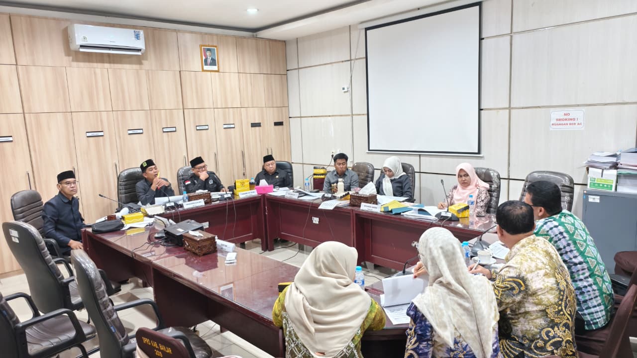 RAPAT: Komisi I DPRD Kabupaten Banjar Rapat Dengar Pendapat (RDP) dengan BPBD Banjar untuk membahas kesiapsiagaan menghadapi banjir yang rutin melanda wilayah Banjar setiap penghujung tahun.
